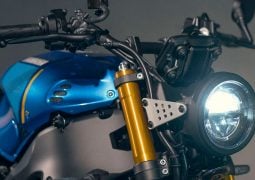 Yamaha XSR900 2022 azul detalle faro