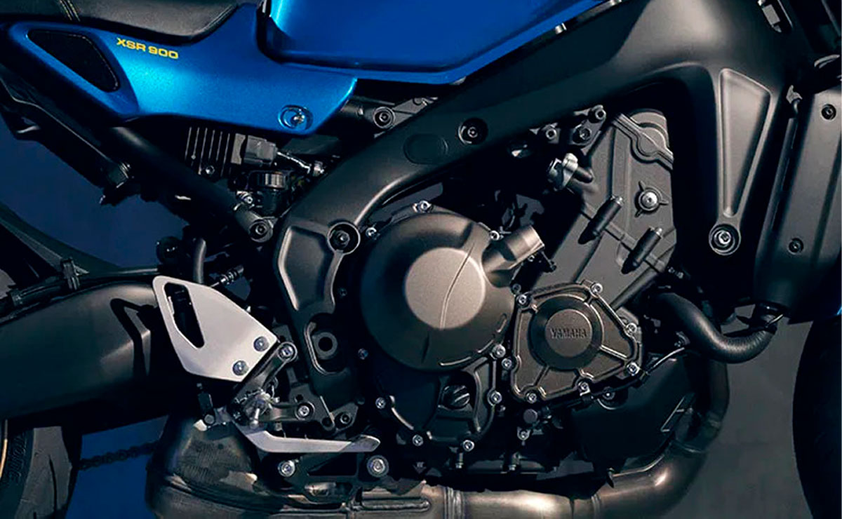 Yamaha XSR900 2022 azul detalle motor