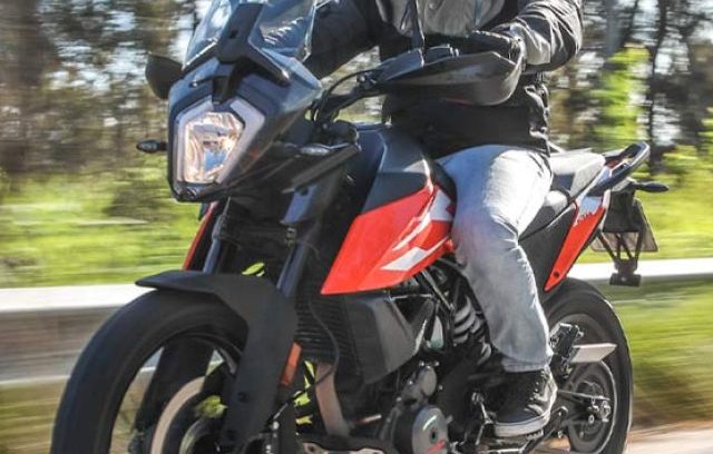 cropped-KTM-250-Adventure-accion-asfalto-frontal.jpg