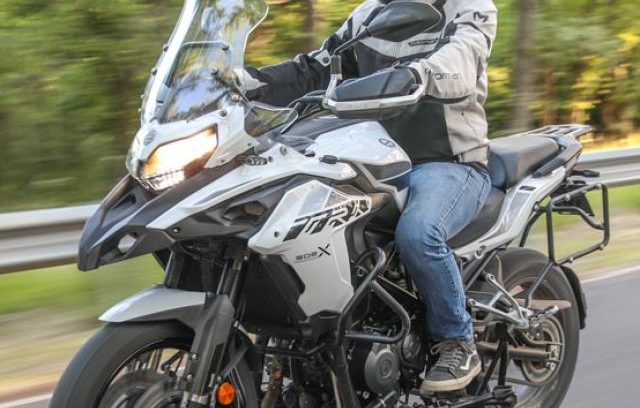 cropped-Benelli-TRK-502X-accion.jpg