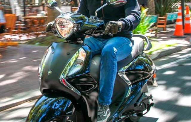 cropped-Yamaha-Fascino-125-negro-accion-ciudad.jpg