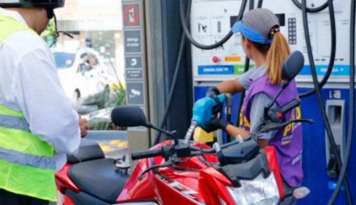 Nuevo precio de la nafta: ¿Cuánto cuesta llenar el tanque de las motos más vendidas?