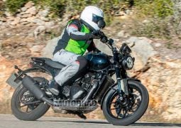 Triumph - Bajaj a la caza de Royal Enfield