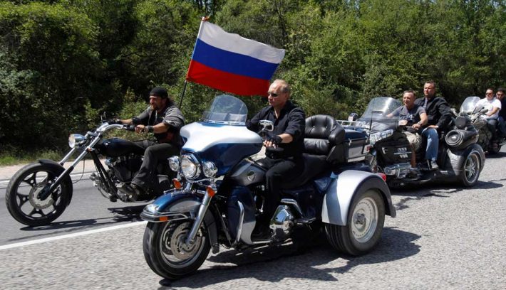 Vladimir Putin con los Lobos Nocturnos