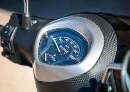Yamaha Fascino 125 negro instrumental