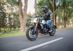 CFMoto Zanella Ceccato X-700 acción recta