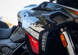 Benelli TRK 251 negra y roja