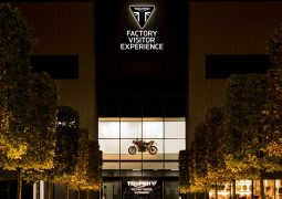 Triumph sigue el camino de Kawasaki