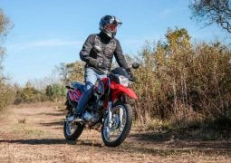 on-off contra Honda XR150 Haojue NK150 acción tierra