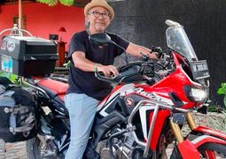 Abuelo en moto