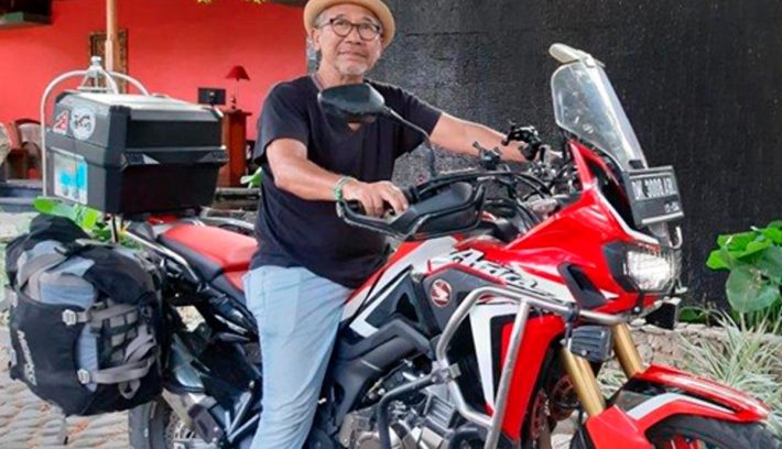 Abuelo en moto
