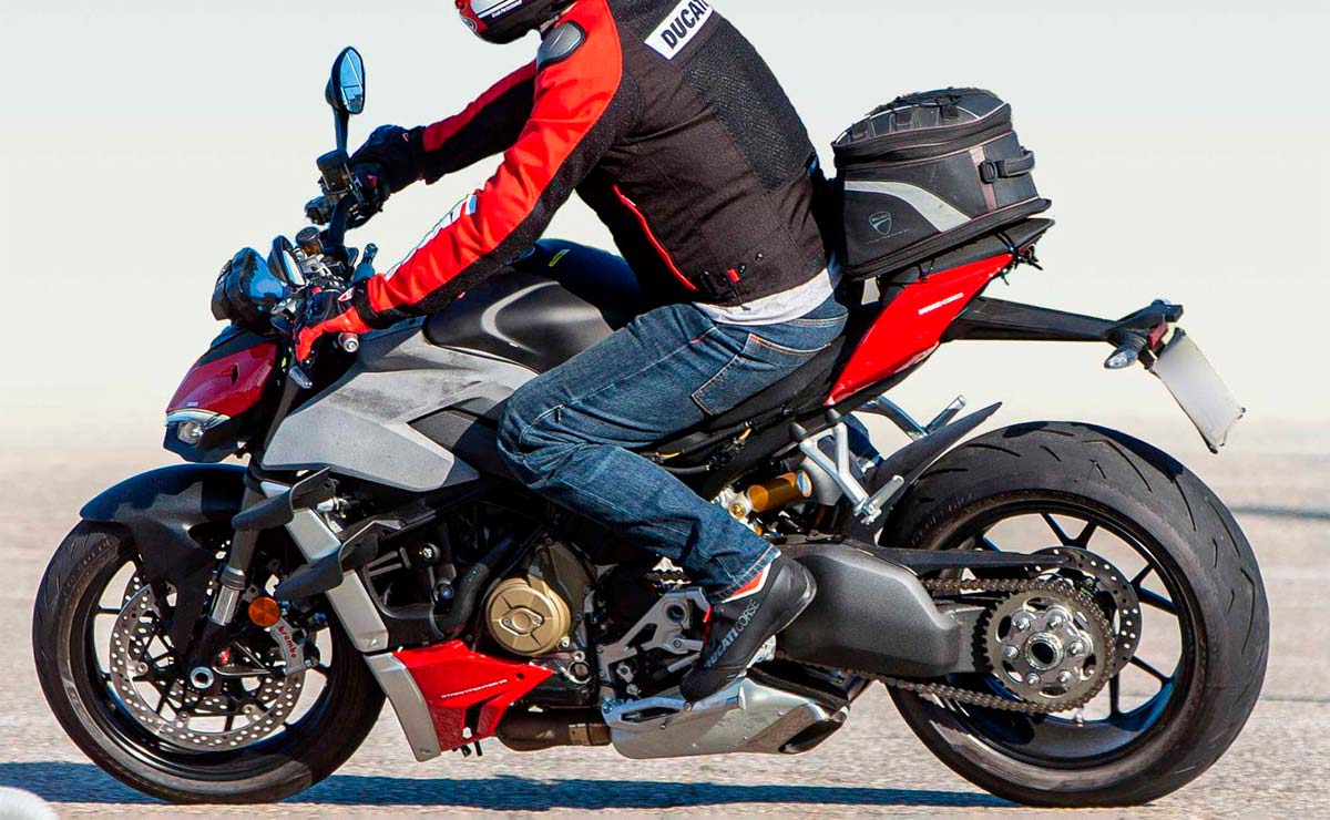 Ducati Streetfighter V4 2023 pruebas