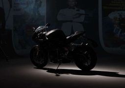 Triumph y James Bond moto