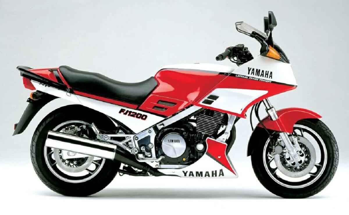 Yamaha vs Kawasaki motos deportivas