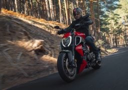 Ducati Diavel V4 2023