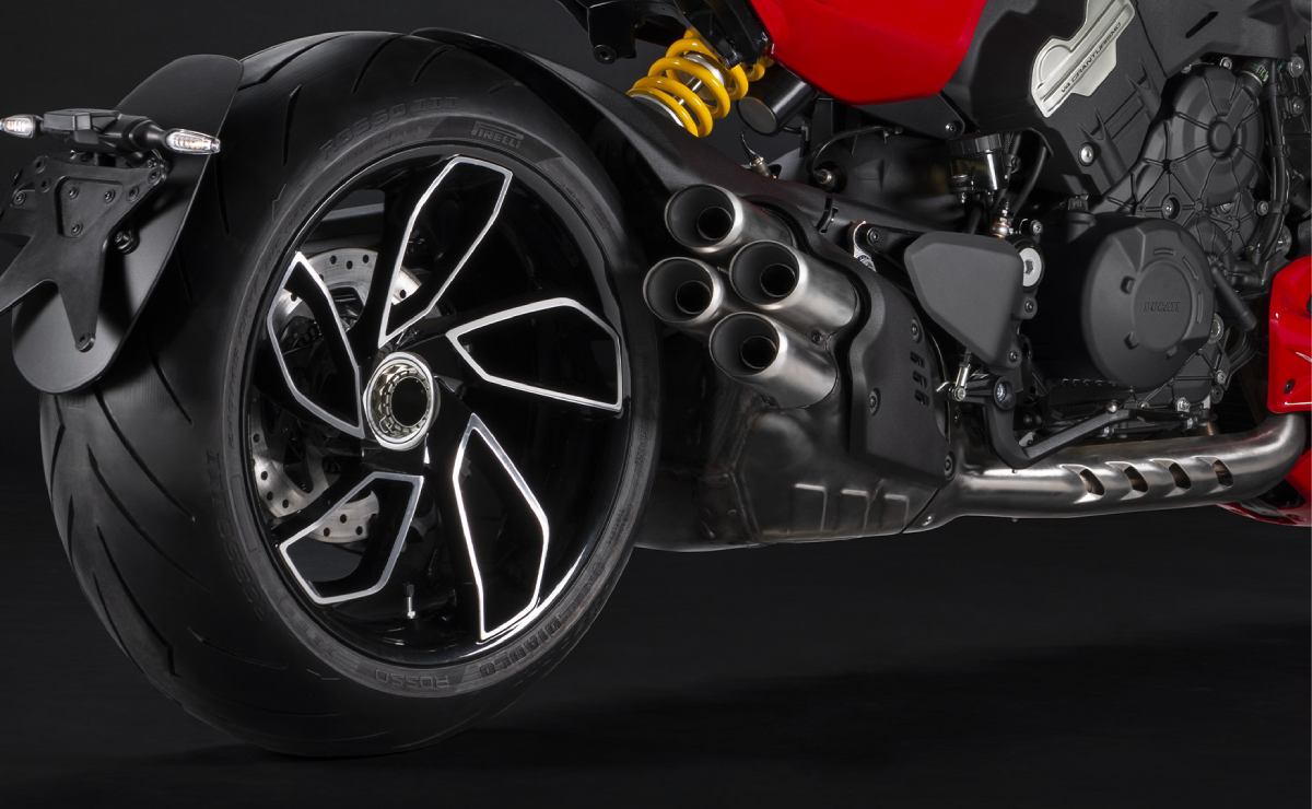 Ducati Diavel V4 2023