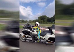 Nene de 3 años Honda Goldwing