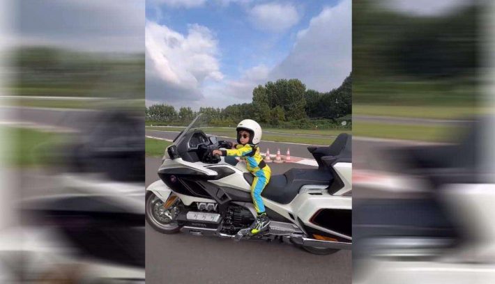 Nene de 3 años Honda Goldwing