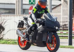KTM RC 2024 pruebas