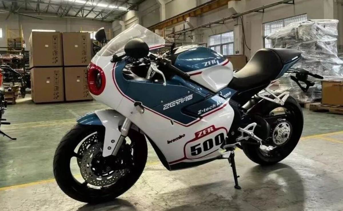 moto deportiva retro de medio litro