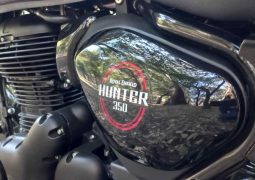 Royal Enfield Hunter 350 tapa lateral