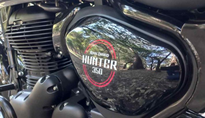 Royal Enfield Hunter 350 tapa lateral