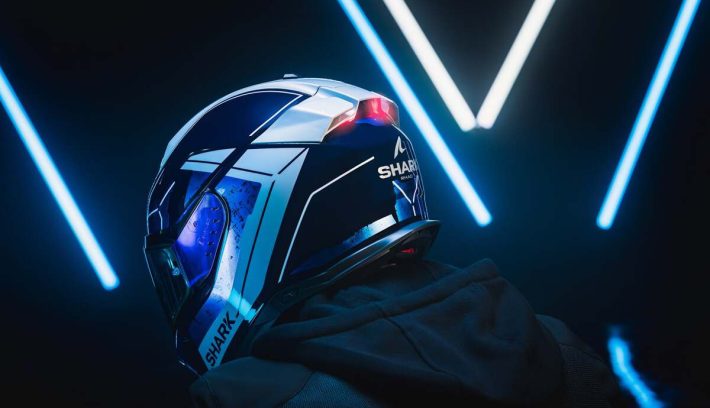 Casco para moto con luces de freno
