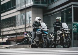 Triumph beneficio motos altas