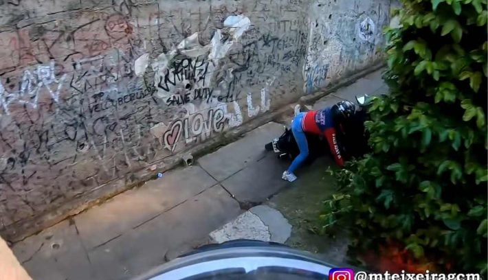 Persecucion en moto Brasil