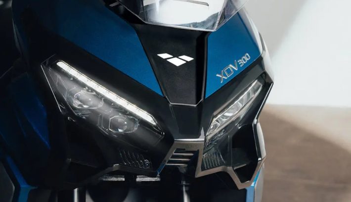 Scooter aventura contra Honda ADV 350