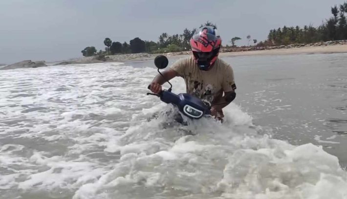 Moto eléctrica al agua