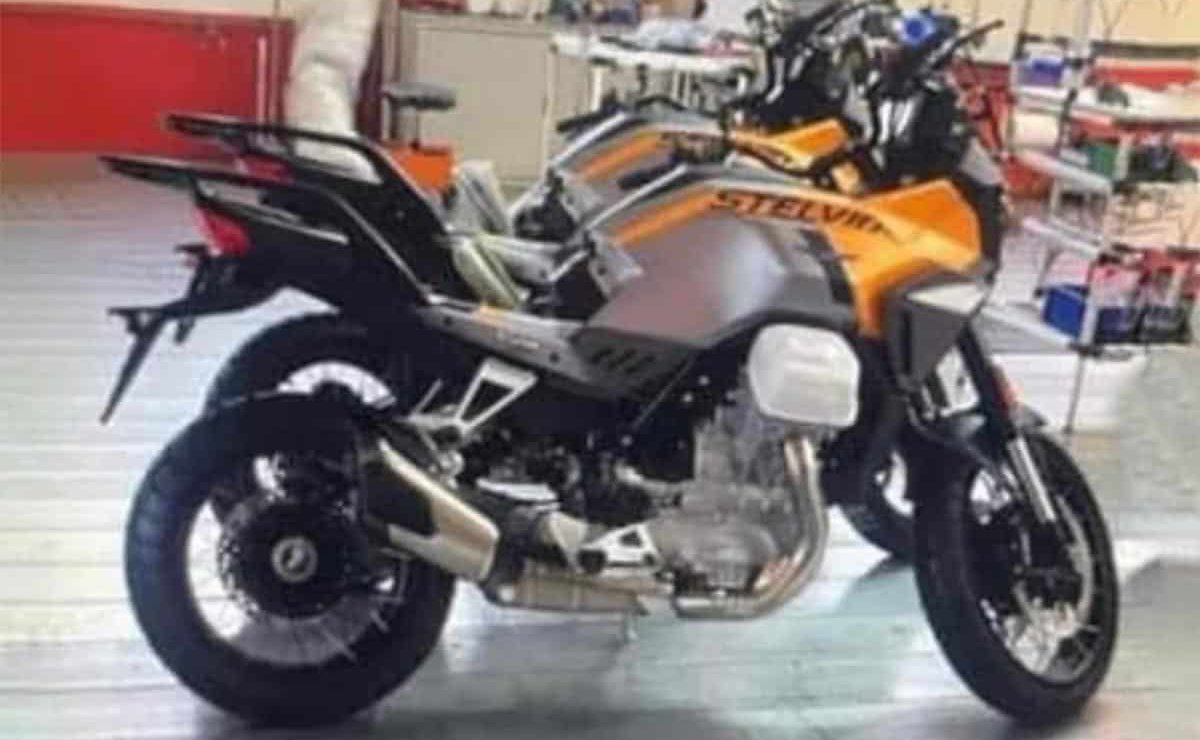 Moto Guzzi V100 Stelvio 2024