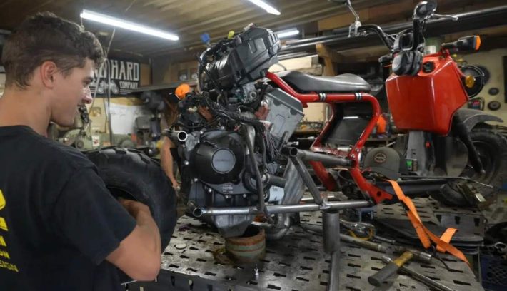 Motor Honda CBR1000RR en scooter Ruckus
