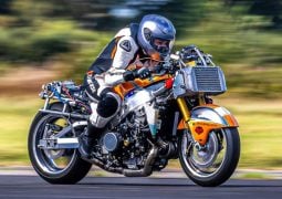 Mujer mas rapida del mundo Suzuki hayabusa