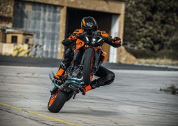 KTM 990 Duke EICMA 2023