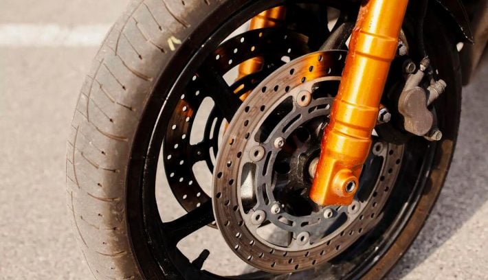 Frenos ABS vs CBS en motos. ¿Cuál conviene?