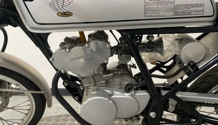 Honda Dream 50R (AR02)