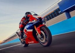 Honda Fireblade CBR1000RR-R 2024 bajaj cfmoto ducati