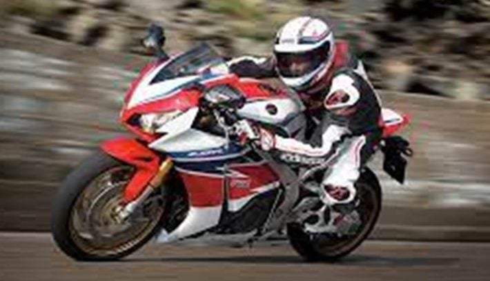 Cómo encontrar la posición de conducción ideal en una moto