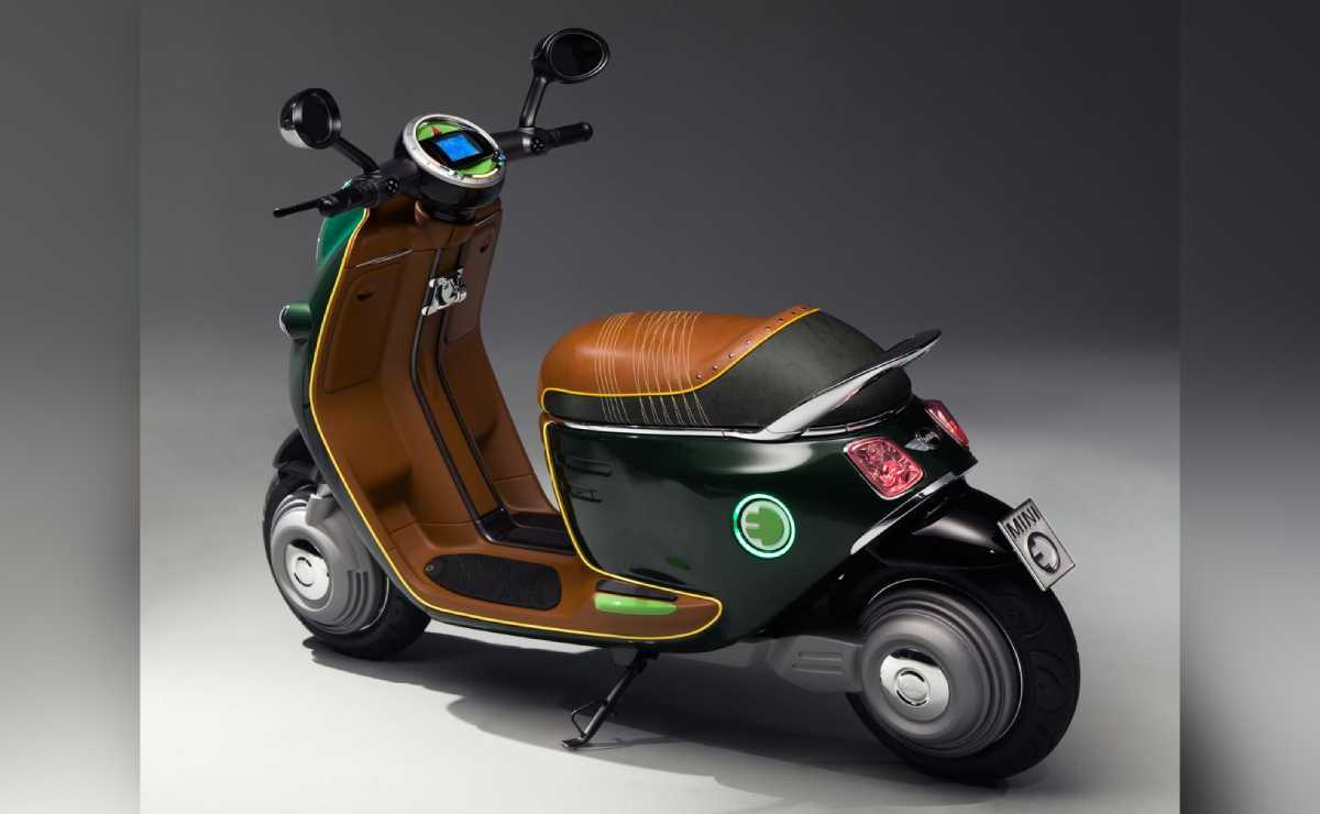Scooter con iPhone integrado fabrica BMW