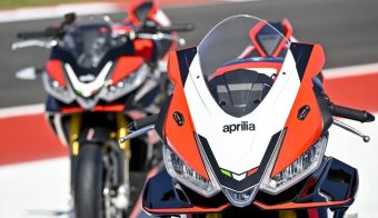 Aprilia lanzó dos ediciones especiales como tributo a la historia de las Superbikes