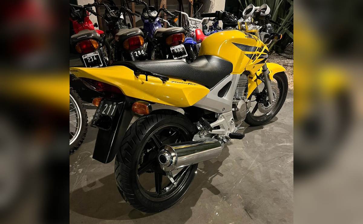 Honda CBX250 Twister Amarelo