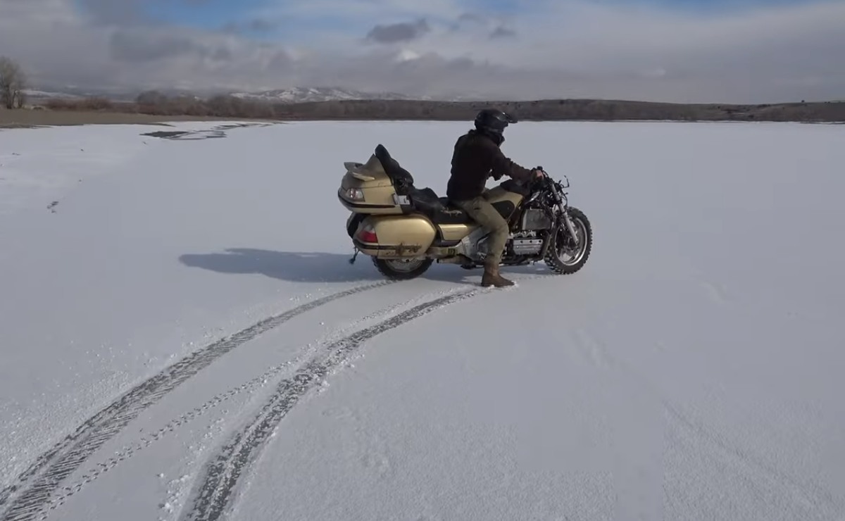 Honda Goldwing en el hielo