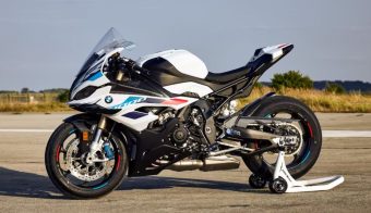 BMW S1000RR, una de las mejores motos con mejor relación potencia-peso, más allá del precio