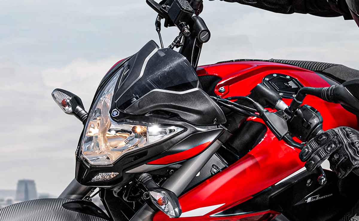 Bajaj Rouser NS200 faro Bajaj NS200