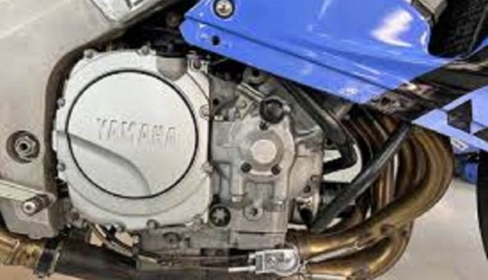Subasta de la moto deportiva Yamaha FZR750R OW01