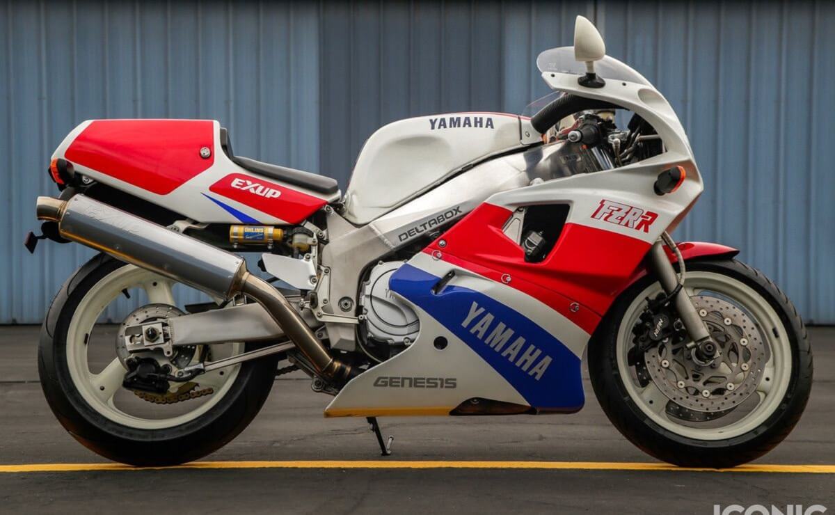 Yamaha FZR750R OW01 se subasto