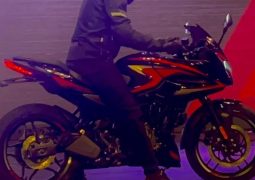 En detalle, la Bajaj Pulsar F250 2024