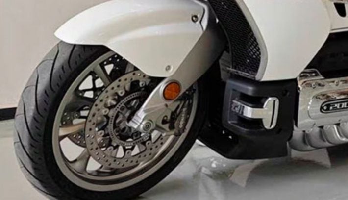 Inspirada en la Honda Gold Wing: así luce esta bestia china de ocho cilindros