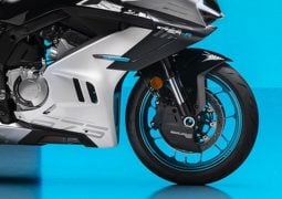 CFMoto presentó su primera superdeportiva: estos son todos sus detalles y características
